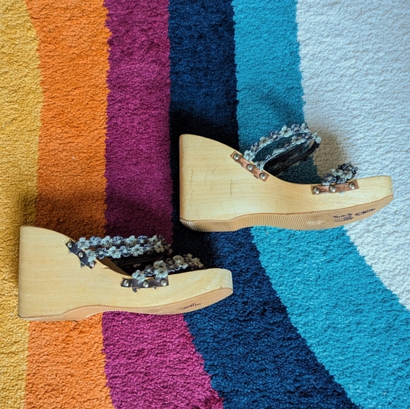 Platform Wooden Wedges with Floral Straps - Picture 5 of 15